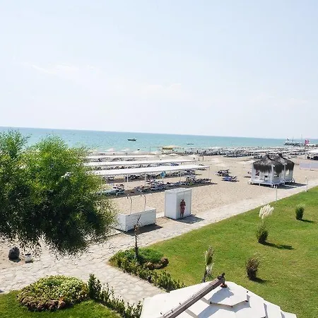 Otel Jacaranda Beach Luxury Club